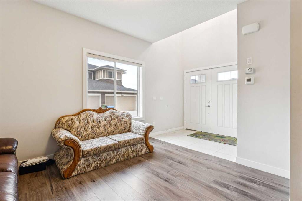 118 Saddlestone Park NE photo 4