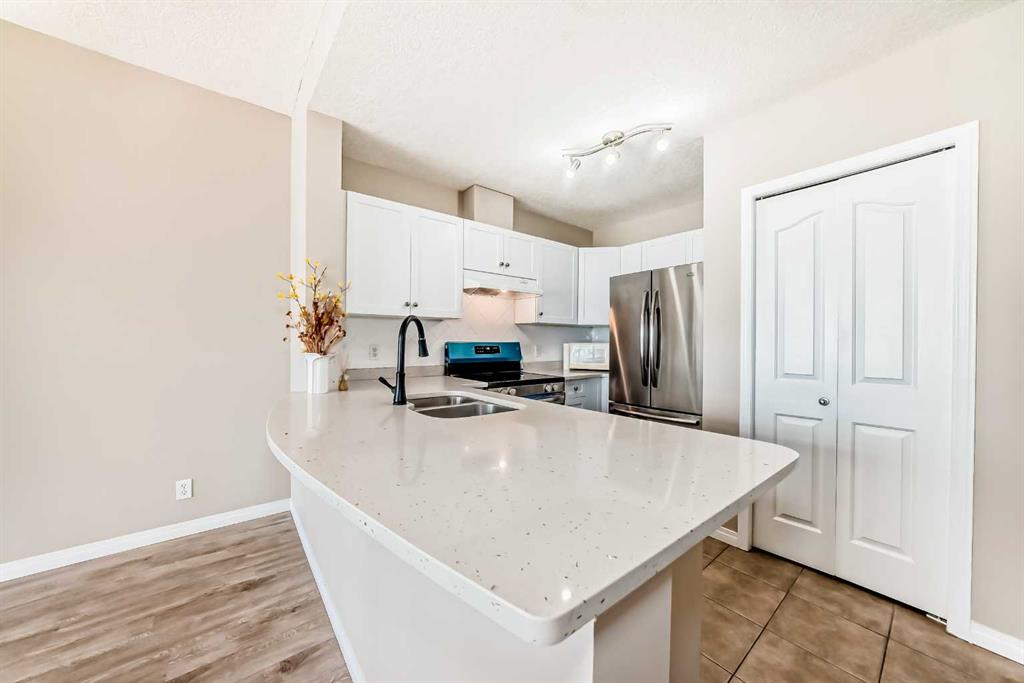 1053 10 Street SW #707 photo 3