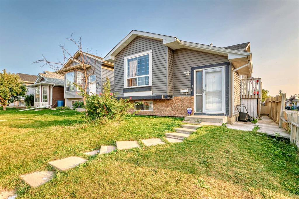 11 Martinwood Road NE photo 3