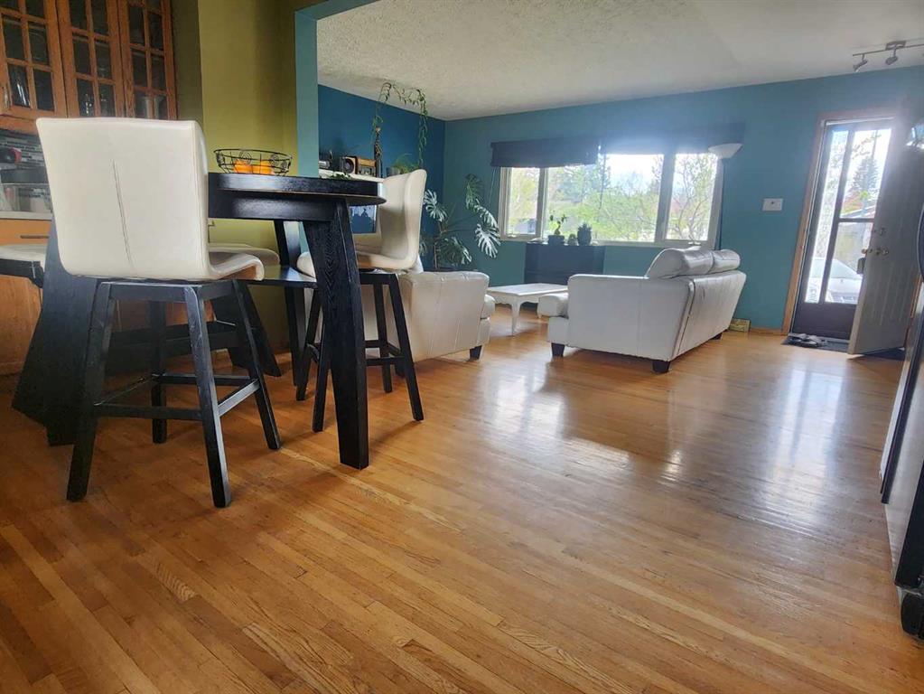 7304 5 Street SW photo 4