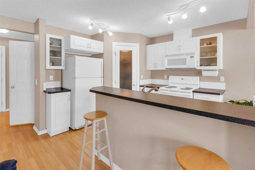 27 Royal Birch Mount NW photo 4