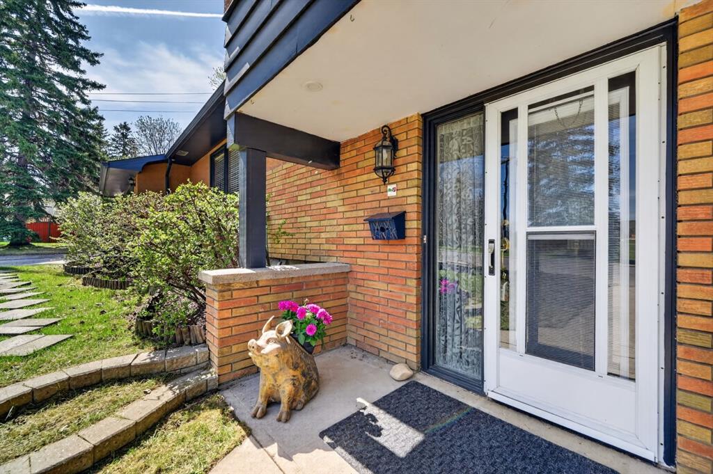 3811 24 Street NW photo 5