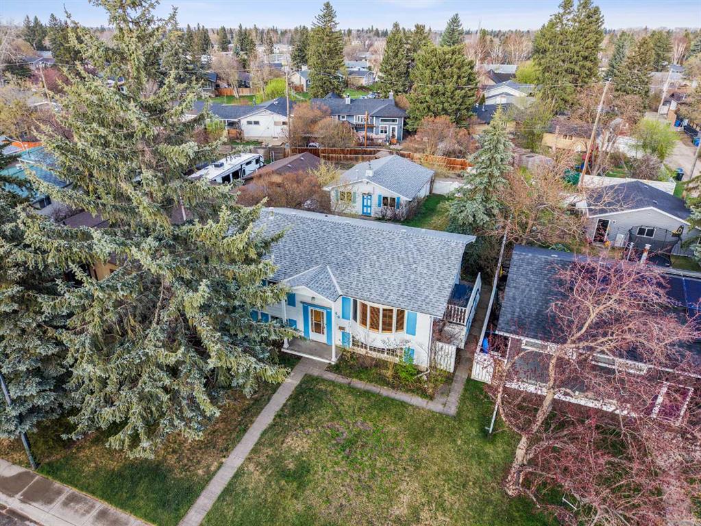 444 Woodland Crescent SE photo 2