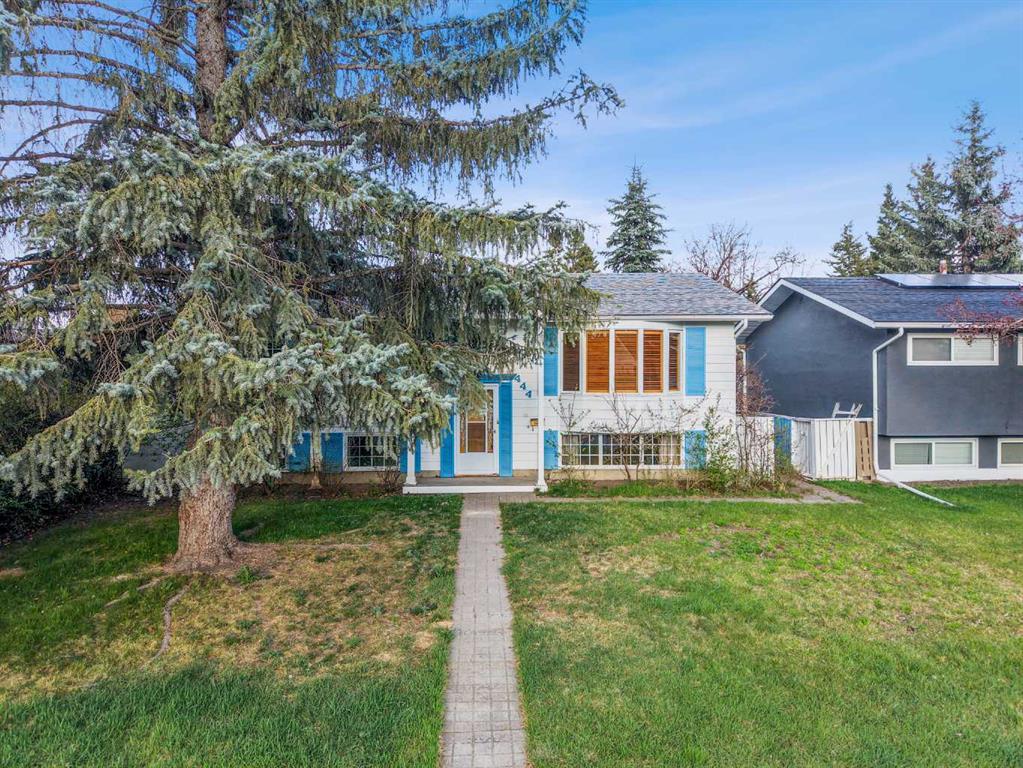 444 Woodland Crescent SE photo 3