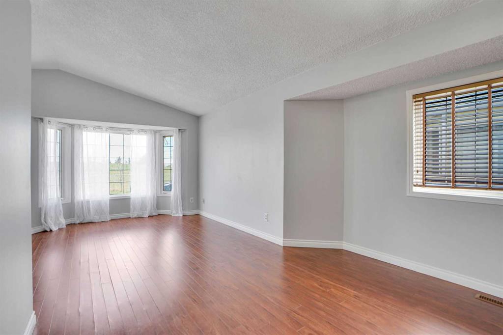 336 Whitworth Way NE photo 4