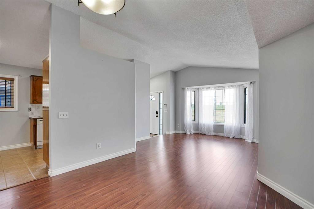 336 Whitworth Way NE photo 5