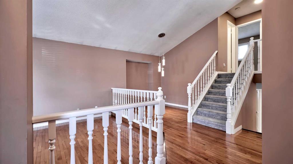 48 Riverbrook Road SE photo 3