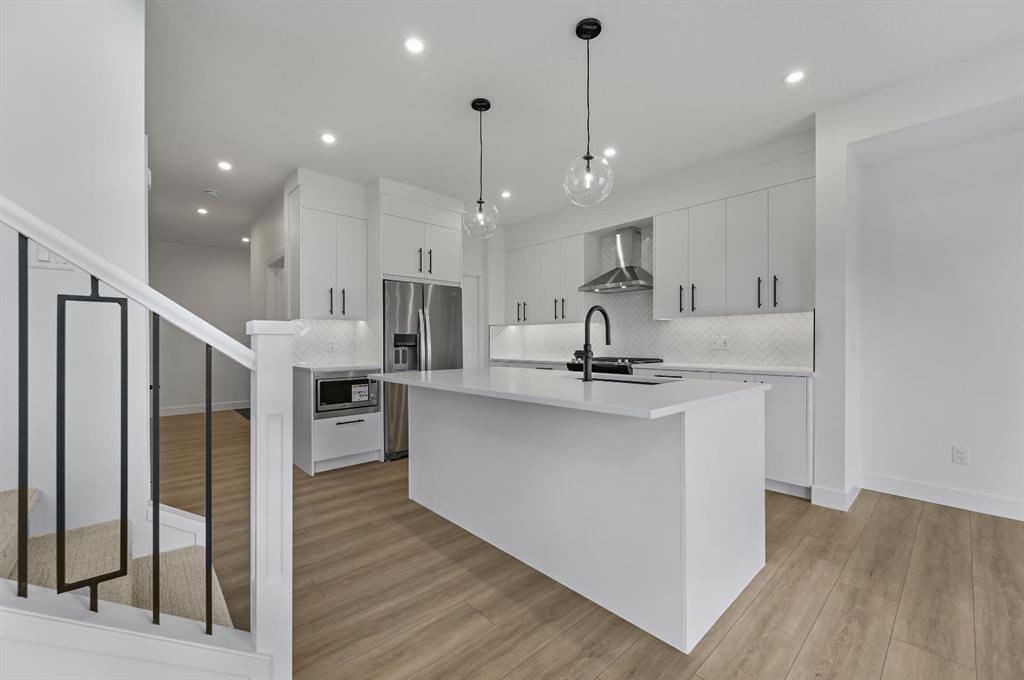 135 Walgrove Bay SE photo 2