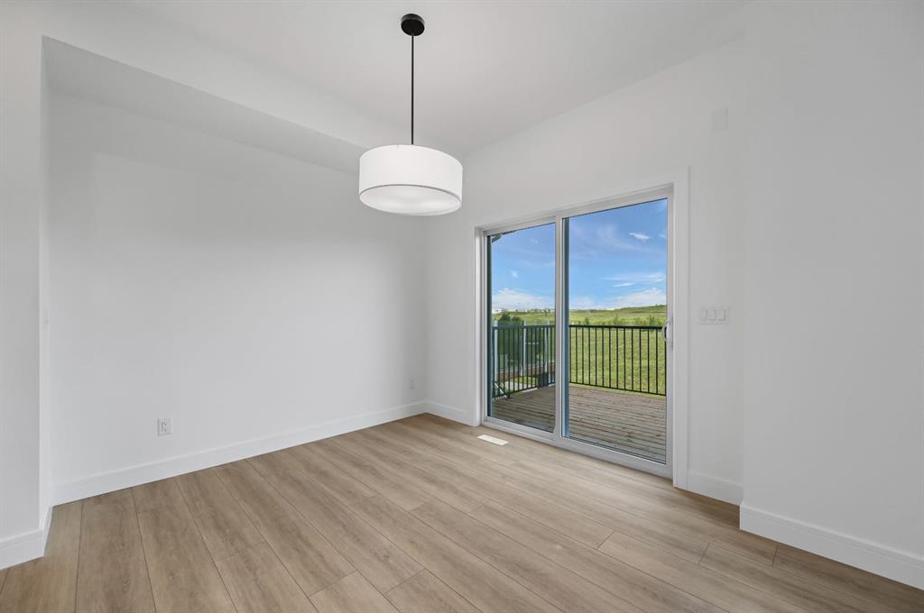 135 Walgrove Bay SE photo 4