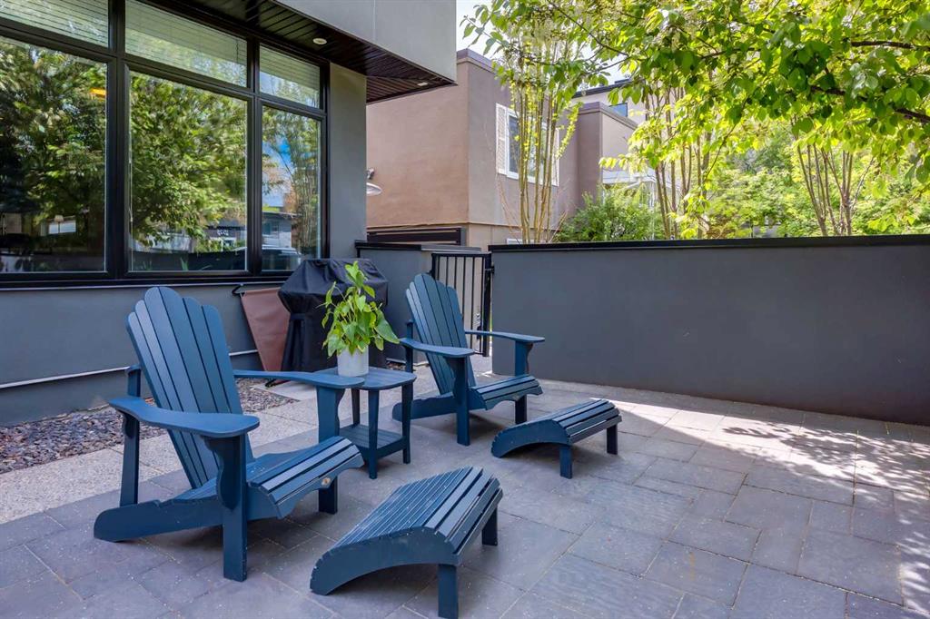 1523 28 Avenue SW #1 photo 2
