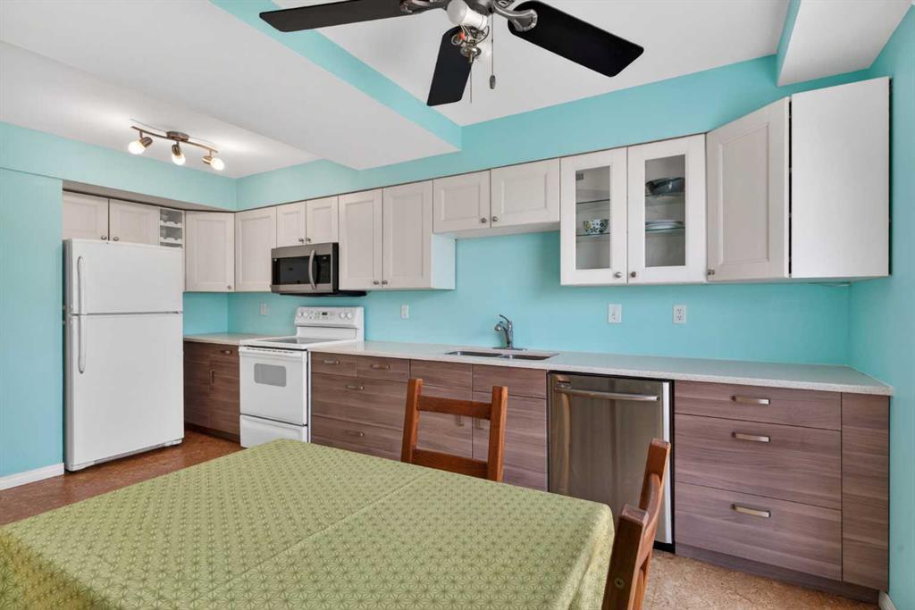 42 Berwick Rise NW photo 3