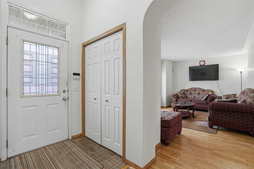 7816 Martha's Haven Park NE photo 4