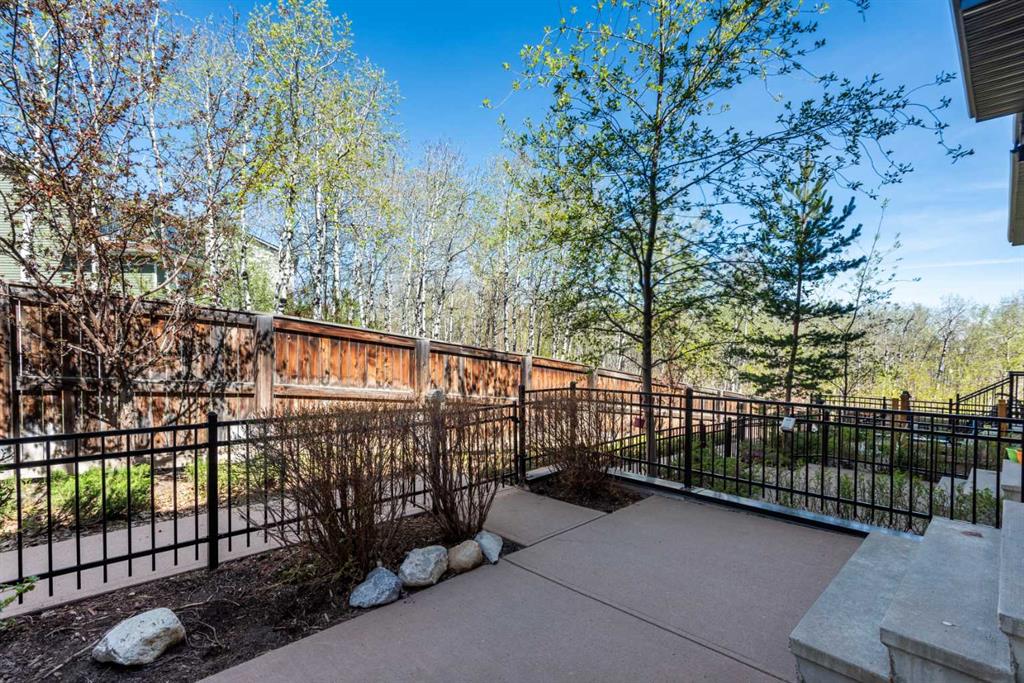 24 Aspen Hills Common SW photo 2