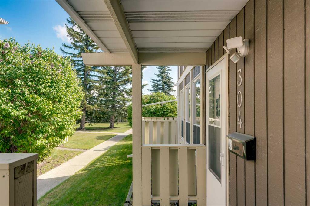 544 Blackthorn Road NE #304 photo 2