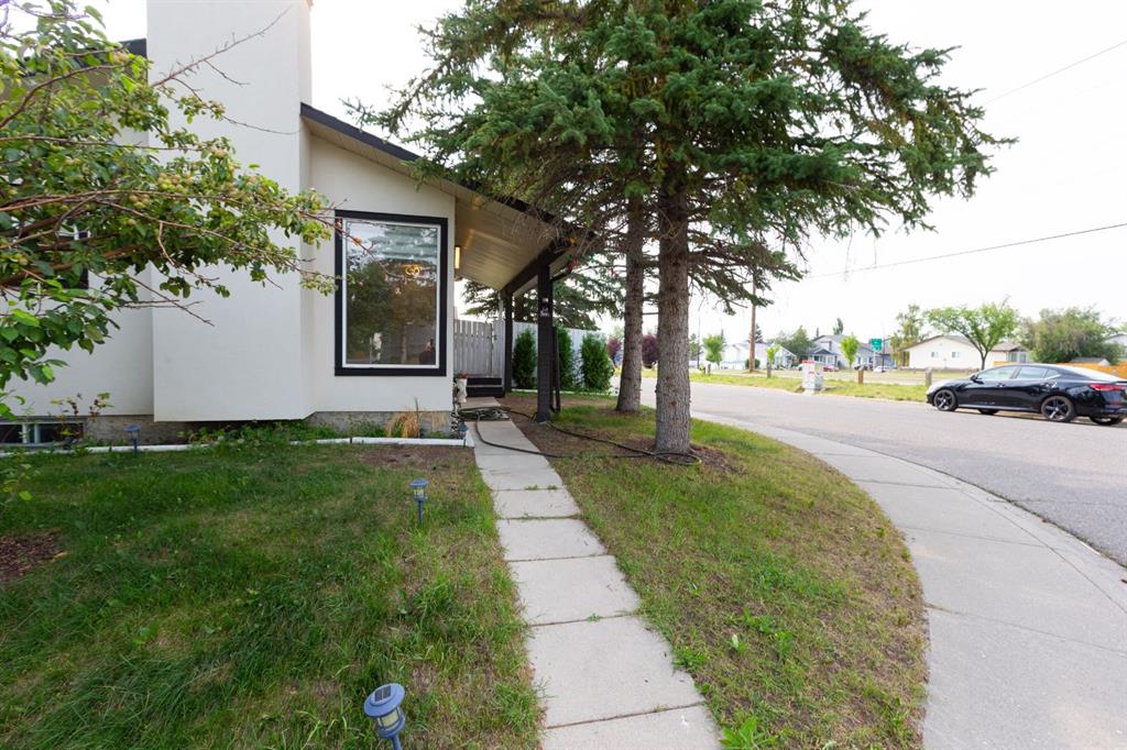 95 Castleridge Close NE photo 4