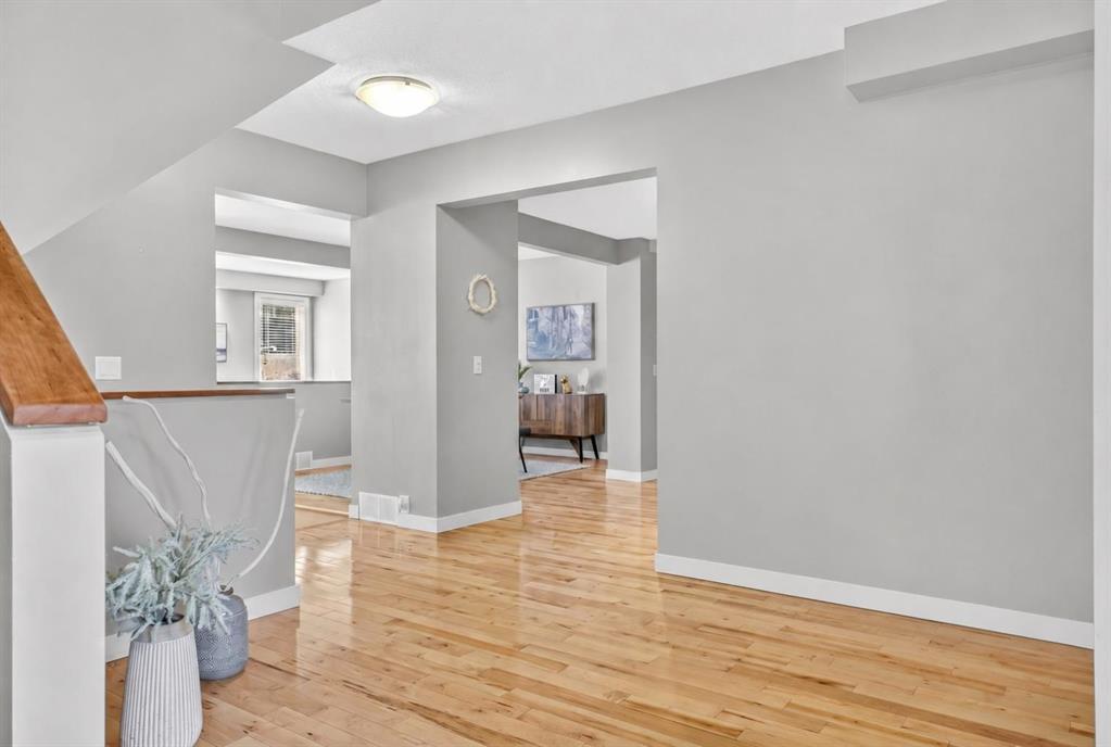 12 Wood Crescent SW photo 3
