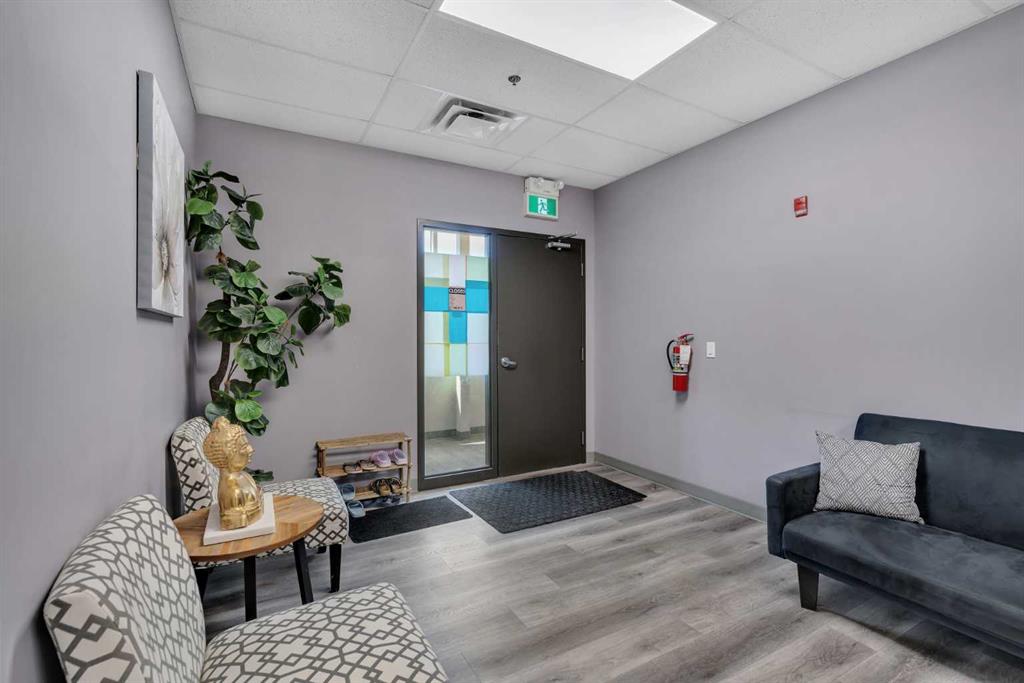 20 Saddlestone Drive NE #220 photo 3