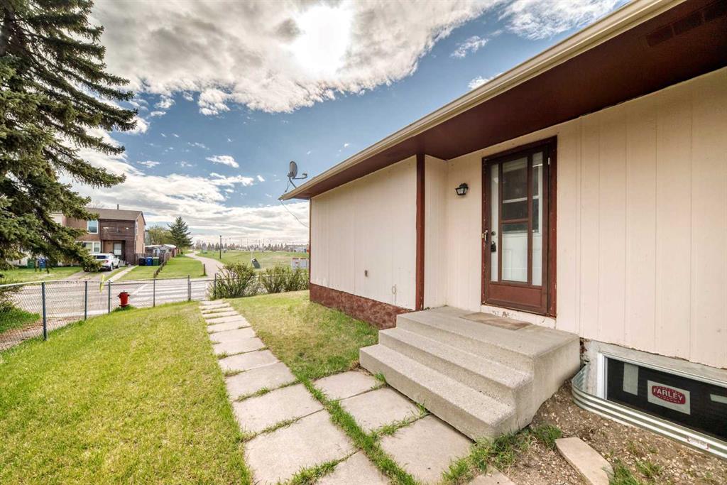 703 58 Street SE photo 3