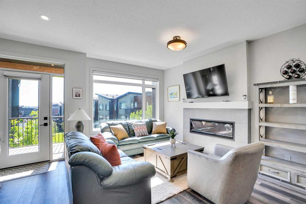 19 Royal Elm Green NW photo 2