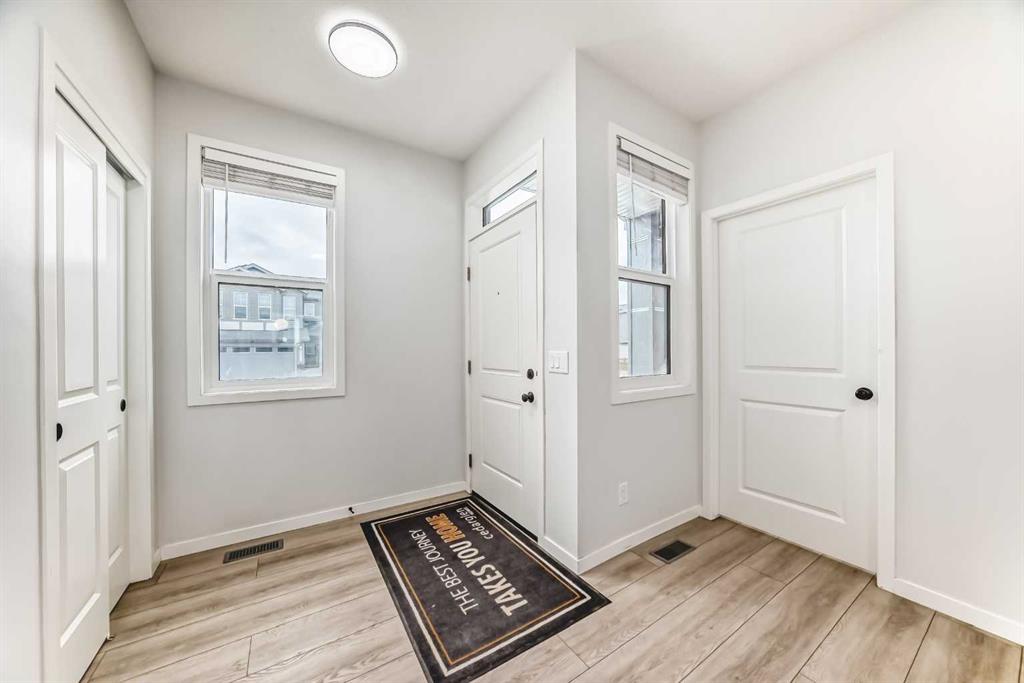 212 Lucas Place NW photo 5
