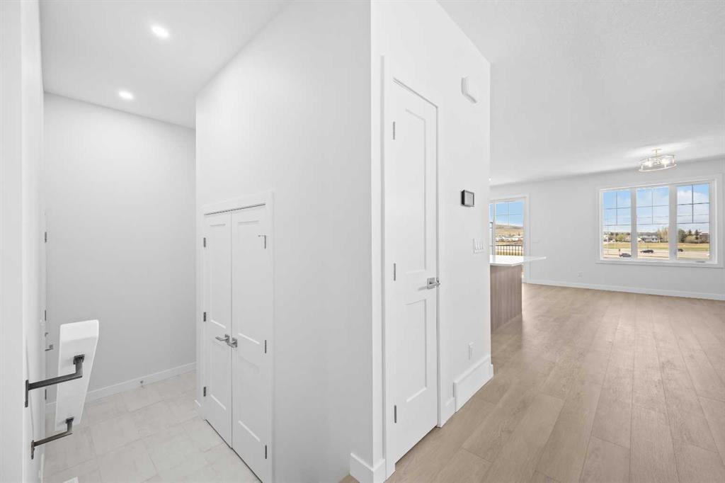 131 Greenwich Drive NW photo 5
