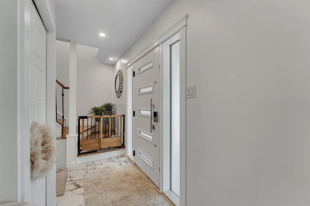 316 Templeton Circle NE photo 2