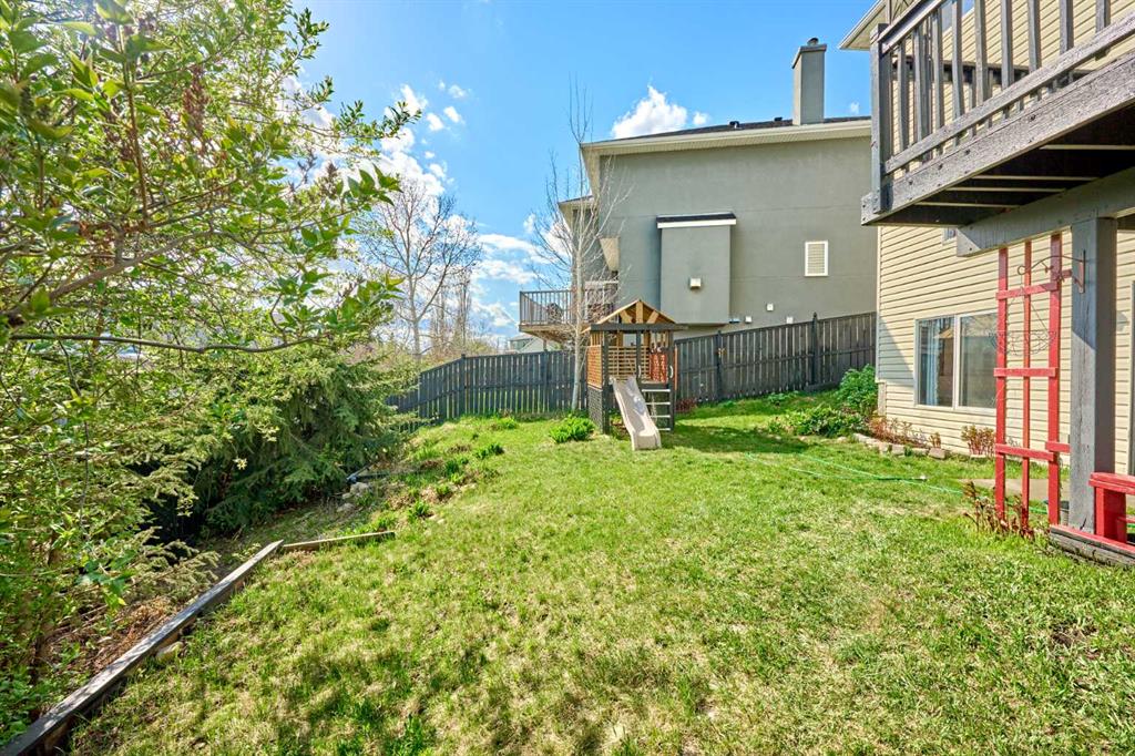 132 Somercrest Close SW photo 2