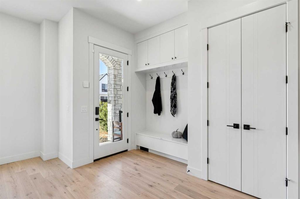 2620 30 Street SW photo 4