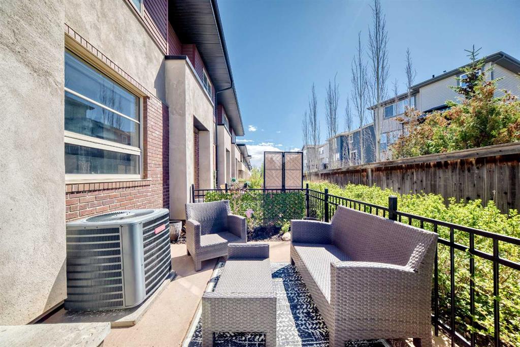 25 Aspen Hills Terrace SW photo 4