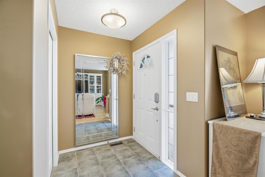 157 Cranberry Square SE photo 2