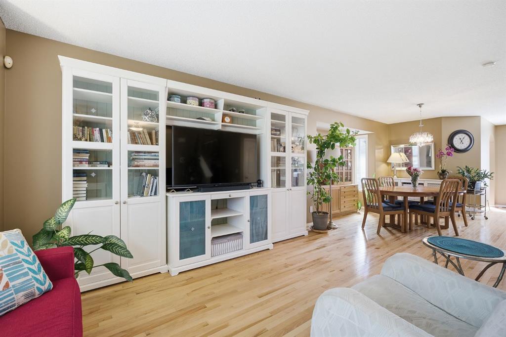 157 Cranberry Square SE photo 3