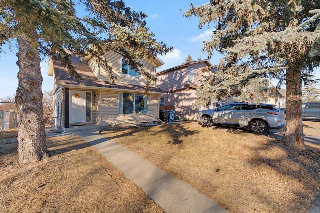 332 Abinger Crescent NE