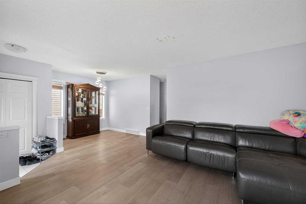 35 Erin Green Place SE photo 3