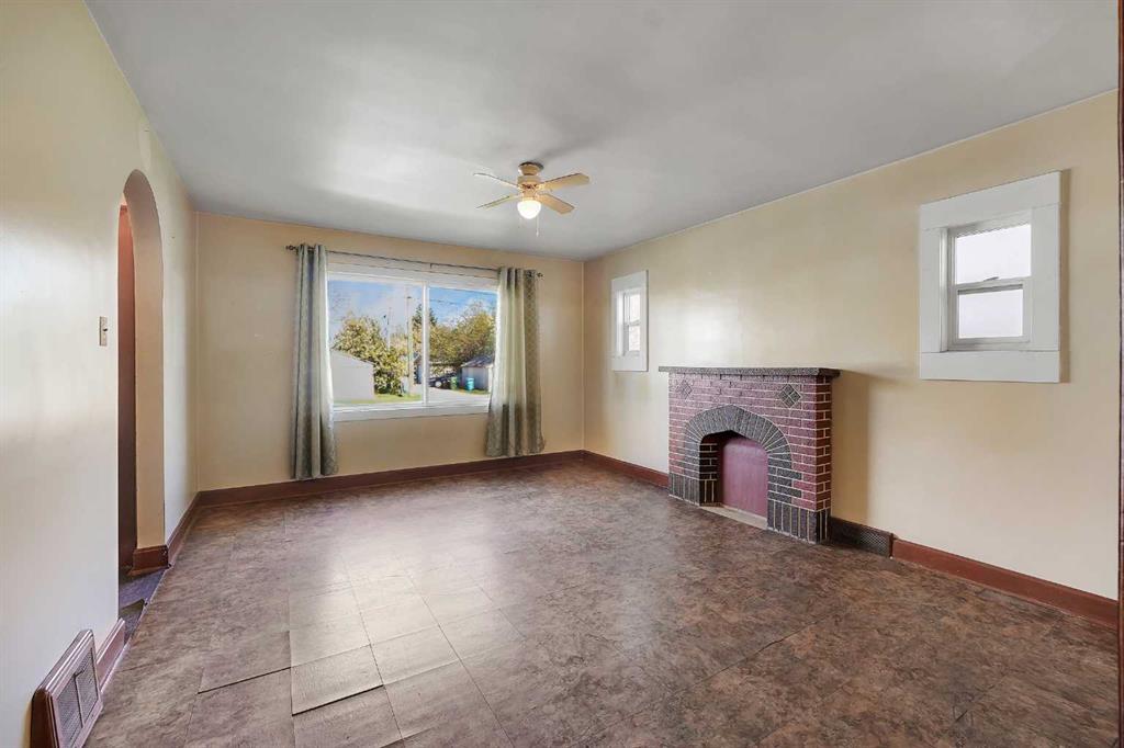 1507 1 Street NE photo 3