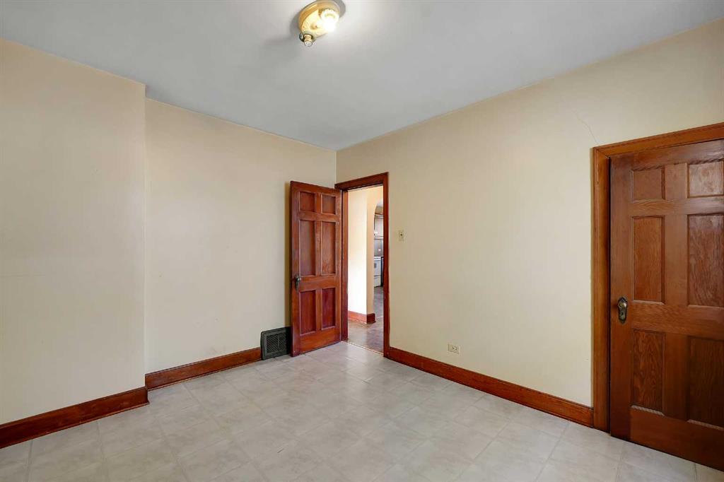 1507 1 Street NE photo 4