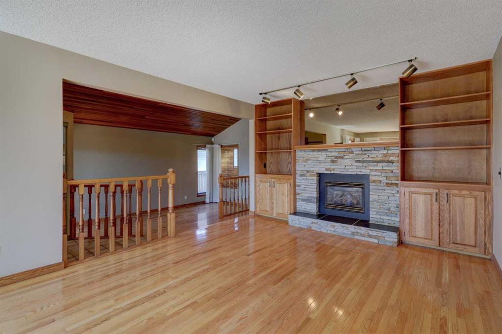 2328 Munro Drive NE photo 2