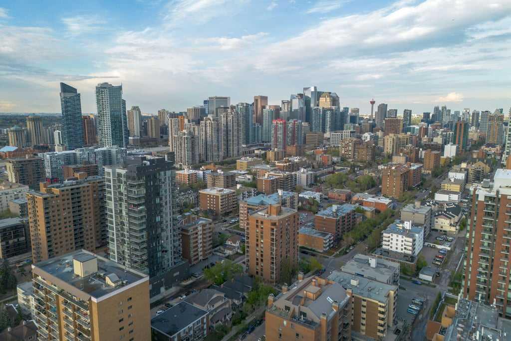 1314 15 Avenue SW photo 2