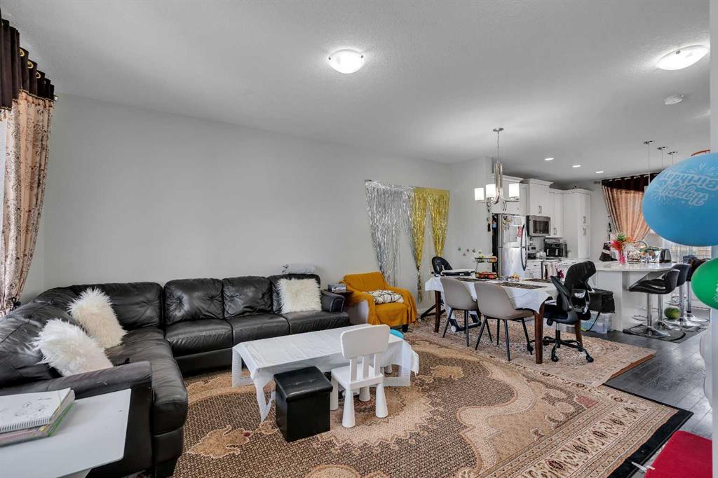 552 Redstone Drive NE photo 2