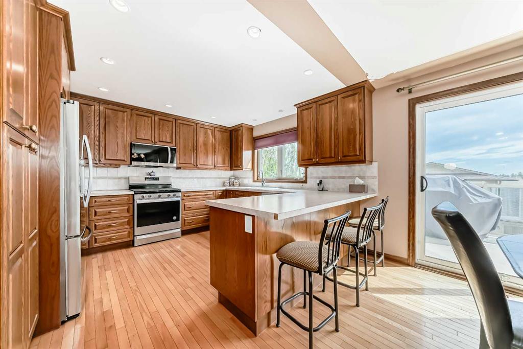 71 Edenwold Place NW photo 2