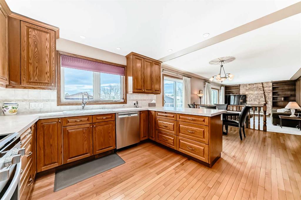71 Edenwold Place NW photo 3