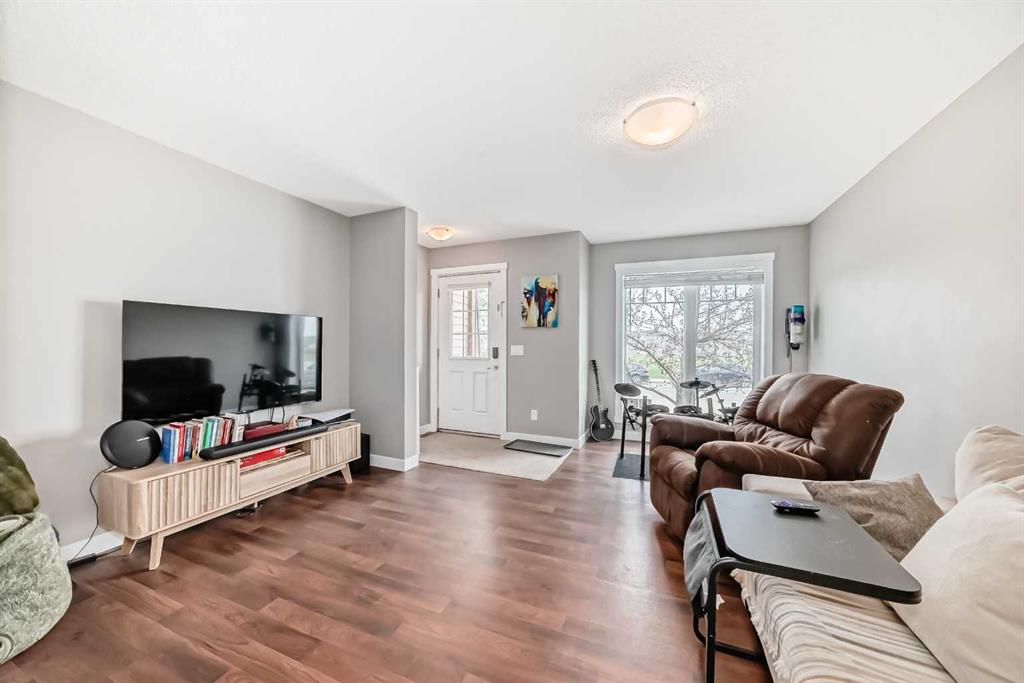 49 Aspen Hills Drive SW photo 3