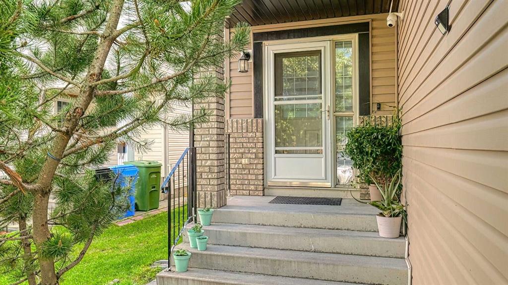 54 Saddlecreek Crescent NE photo 2