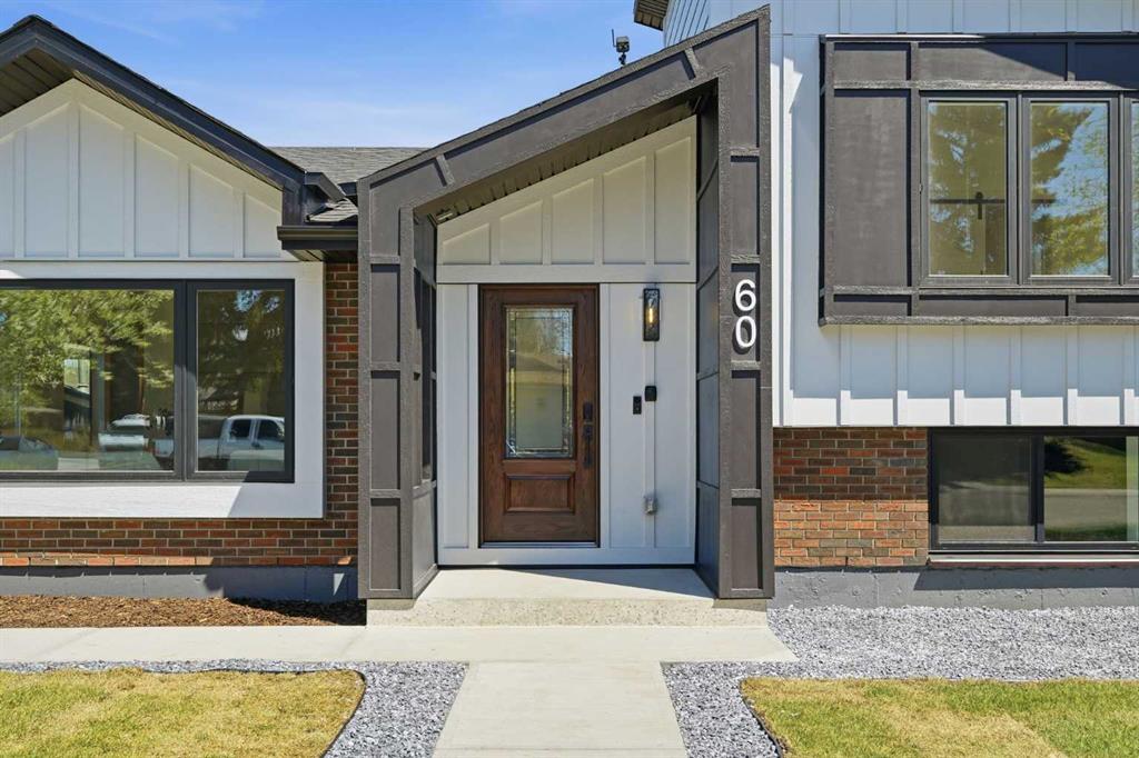 60 Lake Lucerne Close SE photo 2
