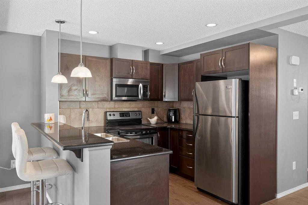 51 Country Village Villas NE photo 3