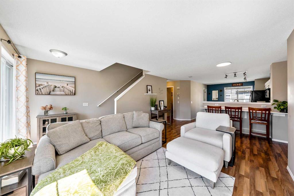 43 Toscana Gardens NW photo 3