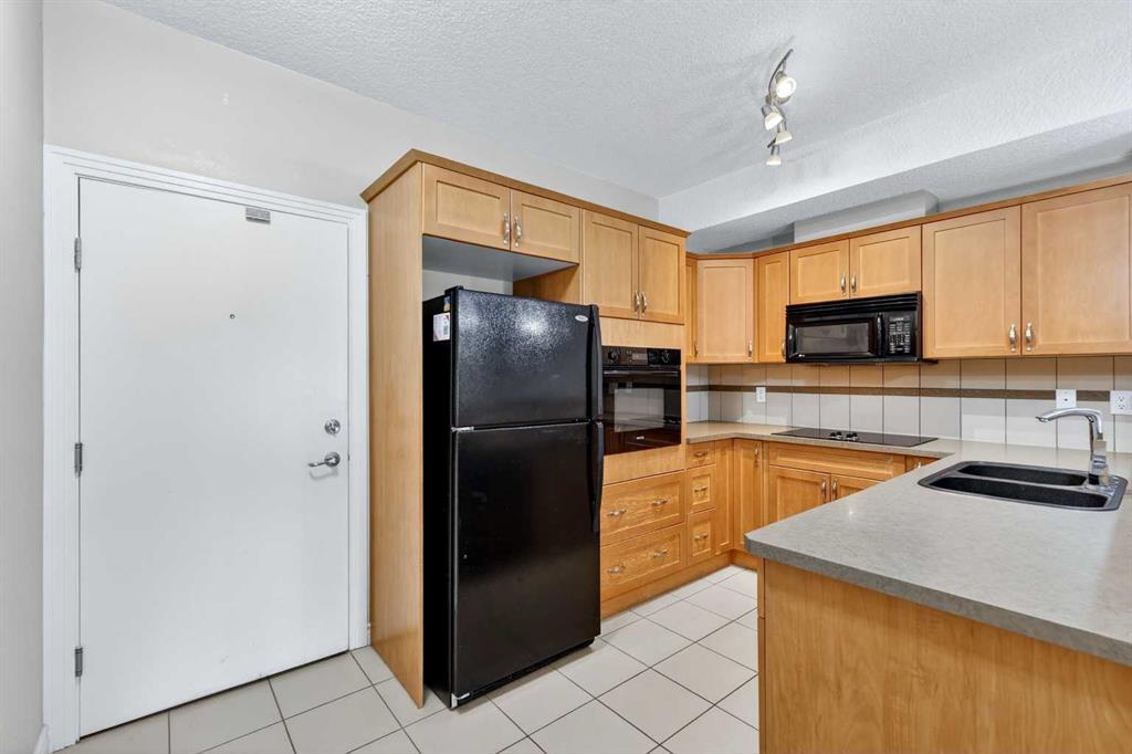 60 Royal Oak Plaza NW #137 photo 2