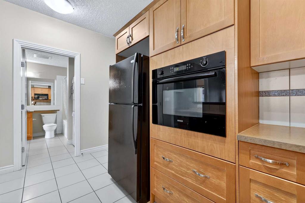 60 Royal Oak Plaza NW #137 photo 3