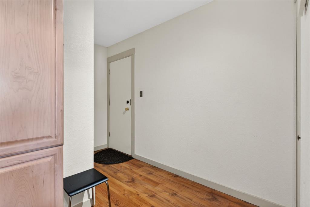 809 4 Street NE #202 photo 5
