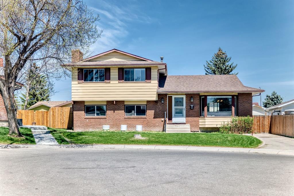 28 Rundlelawn Place NE
