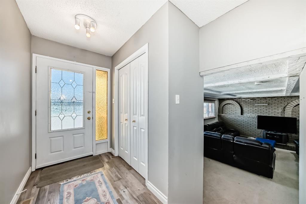 28 Rundlelawn Place NE photo 3